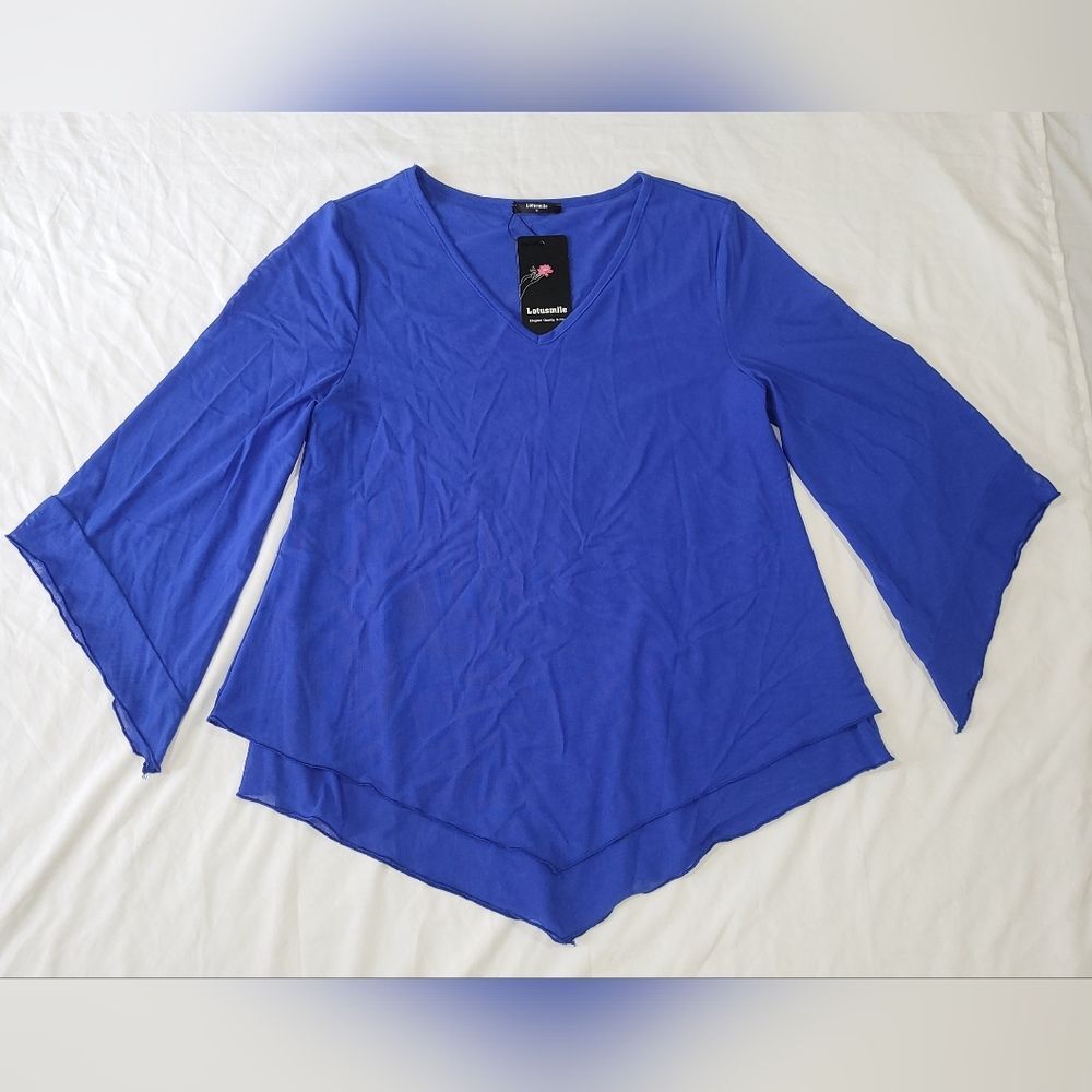 Lotusmile Size Medium Women's Blue Bell Sleeve Tieres V-Neck Top NWT